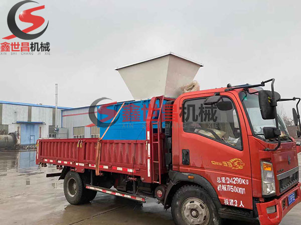 貴州單軸撕碎機(jī)裝車(chē)完畢，發(fā)貨